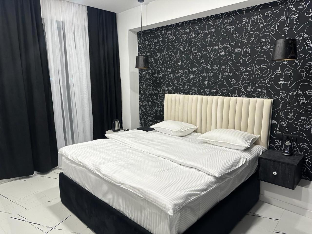 Lux Plaza Otel P'arak'ar Dış mekan fotoğraf