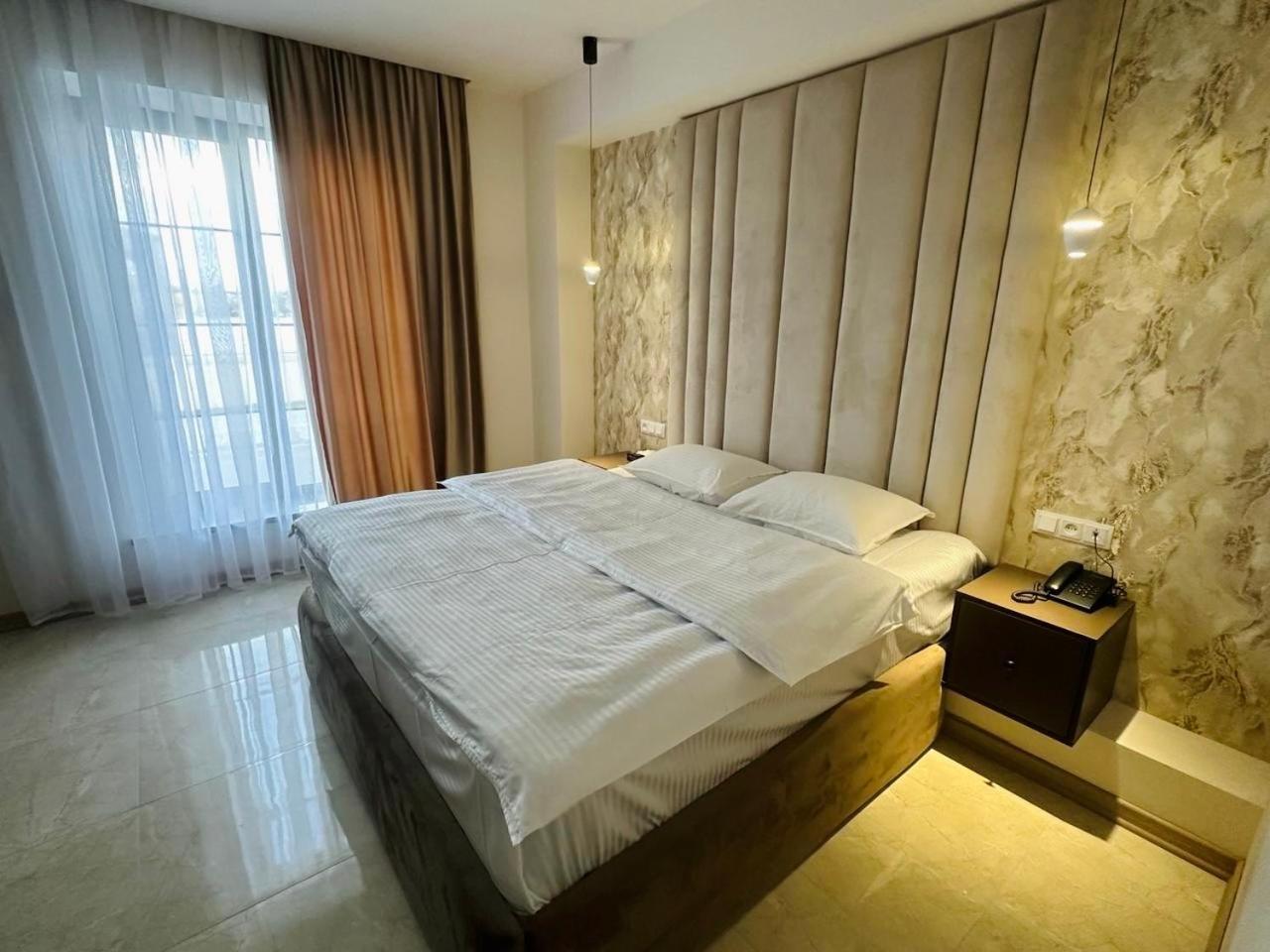 Lux Plaza Otel P'arak'ar Dış mekan fotoğraf