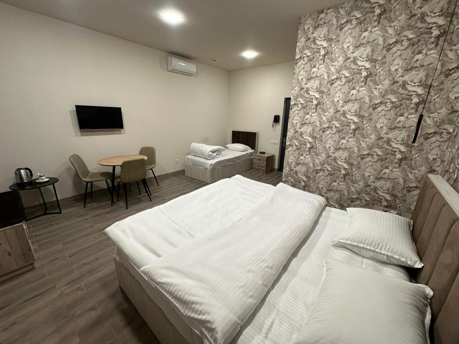 Lux Plaza Otel P'arak'ar Dış mekan fotoğraf
