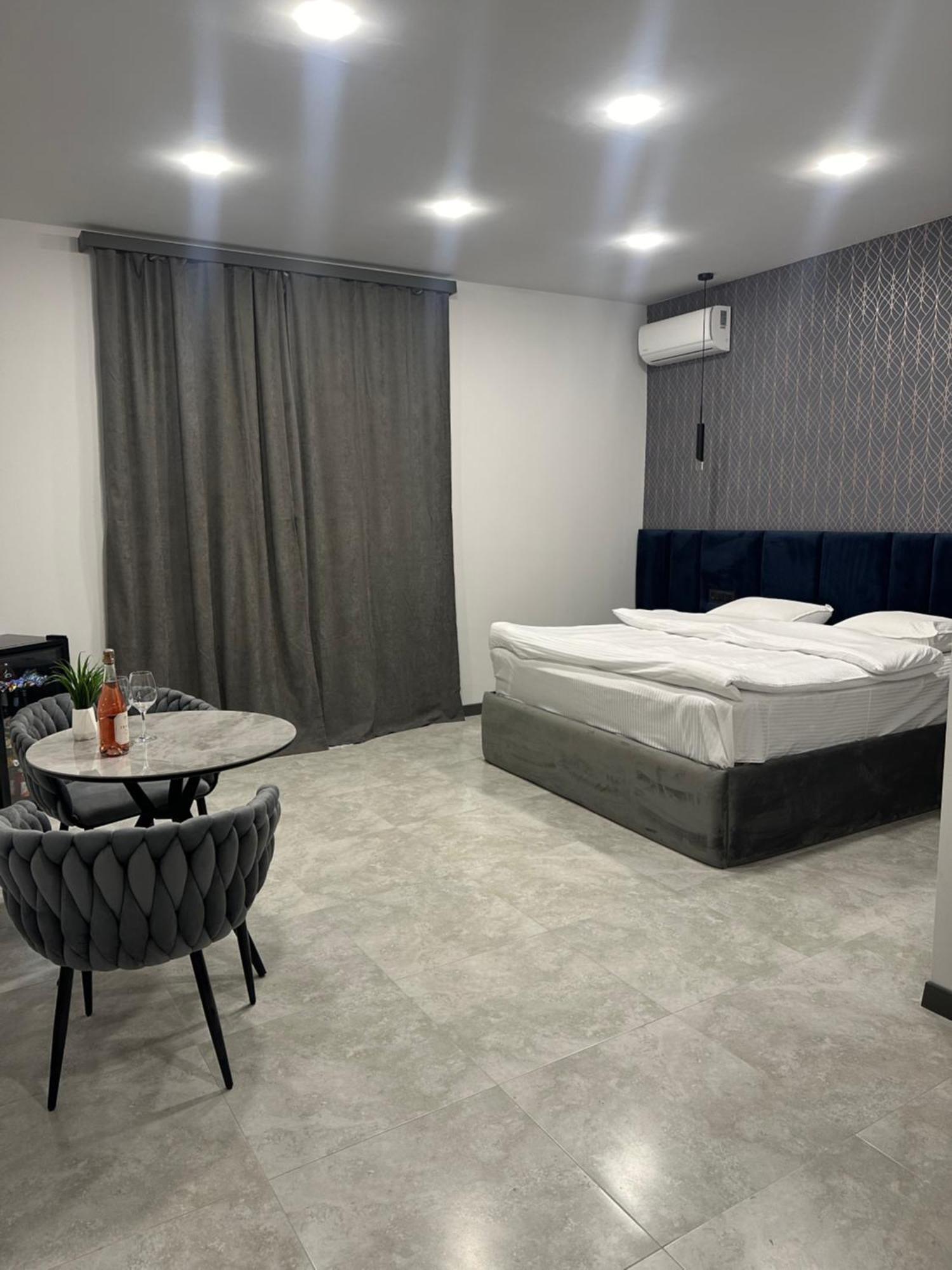 Lux Plaza Otel P'arak'ar Dış mekan fotoğraf