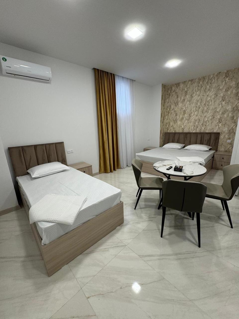 Lux Plaza Otel P'arak'ar Dış mekan fotoğraf