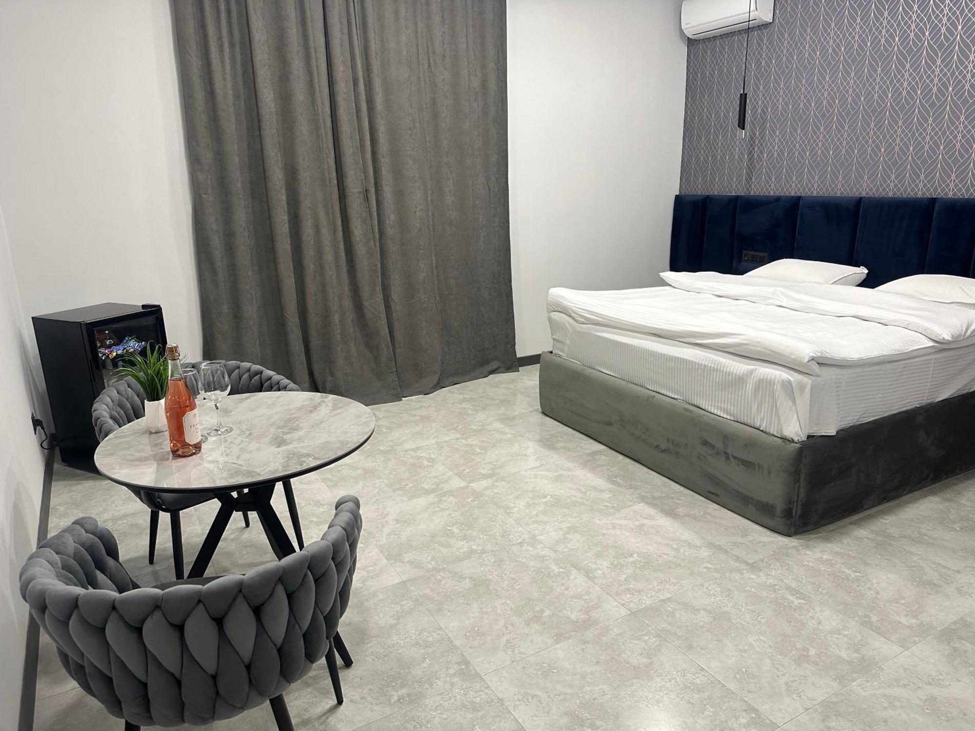 Lux Plaza Otel P'arak'ar Dış mekan fotoğraf
