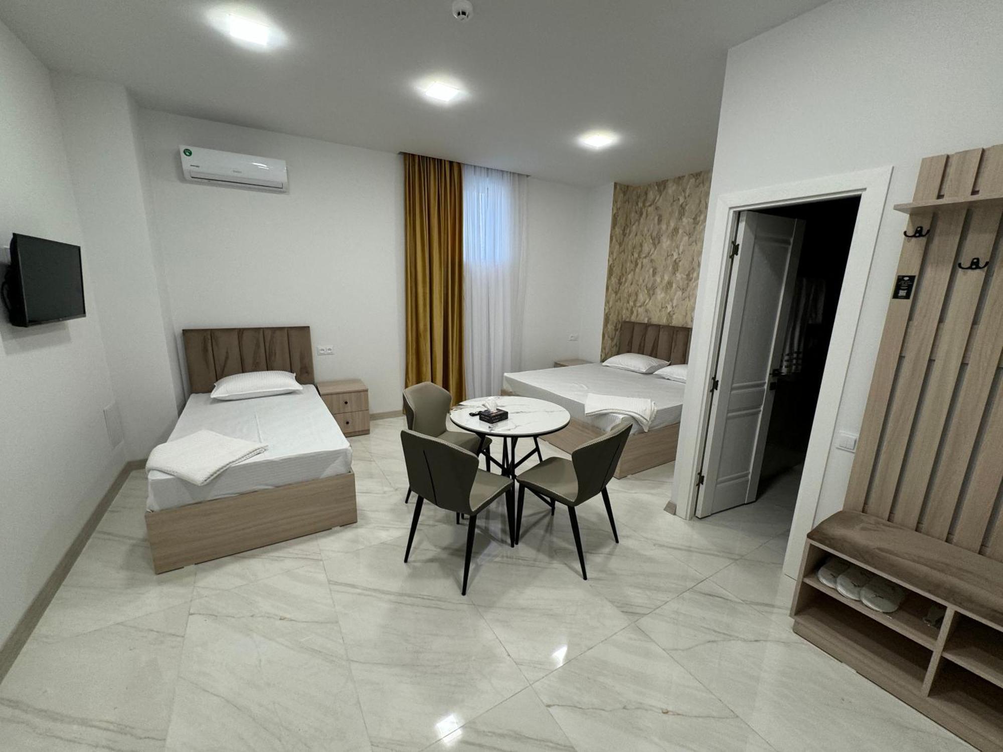 Lux Plaza Otel P'arak'ar Dış mekan fotoğraf
