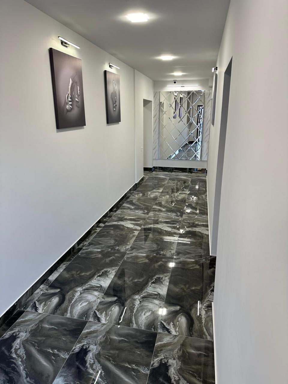Lux Plaza Otel P'arak'ar Dış mekan fotoğraf