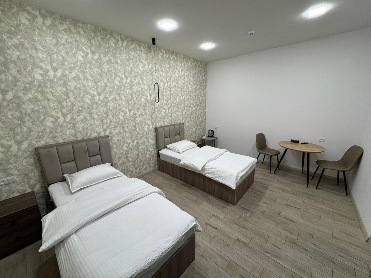 Lux Plaza Otel P'arak'ar Dış mekan fotoğraf