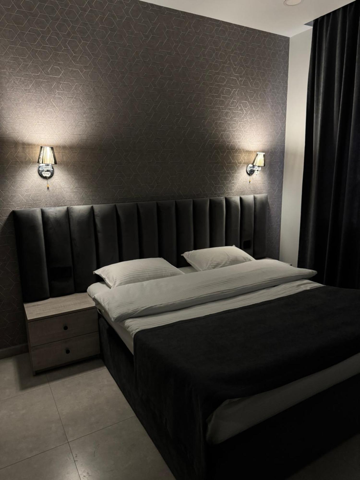 Lux Plaza Otel P'arak'ar Dış mekan fotoğraf