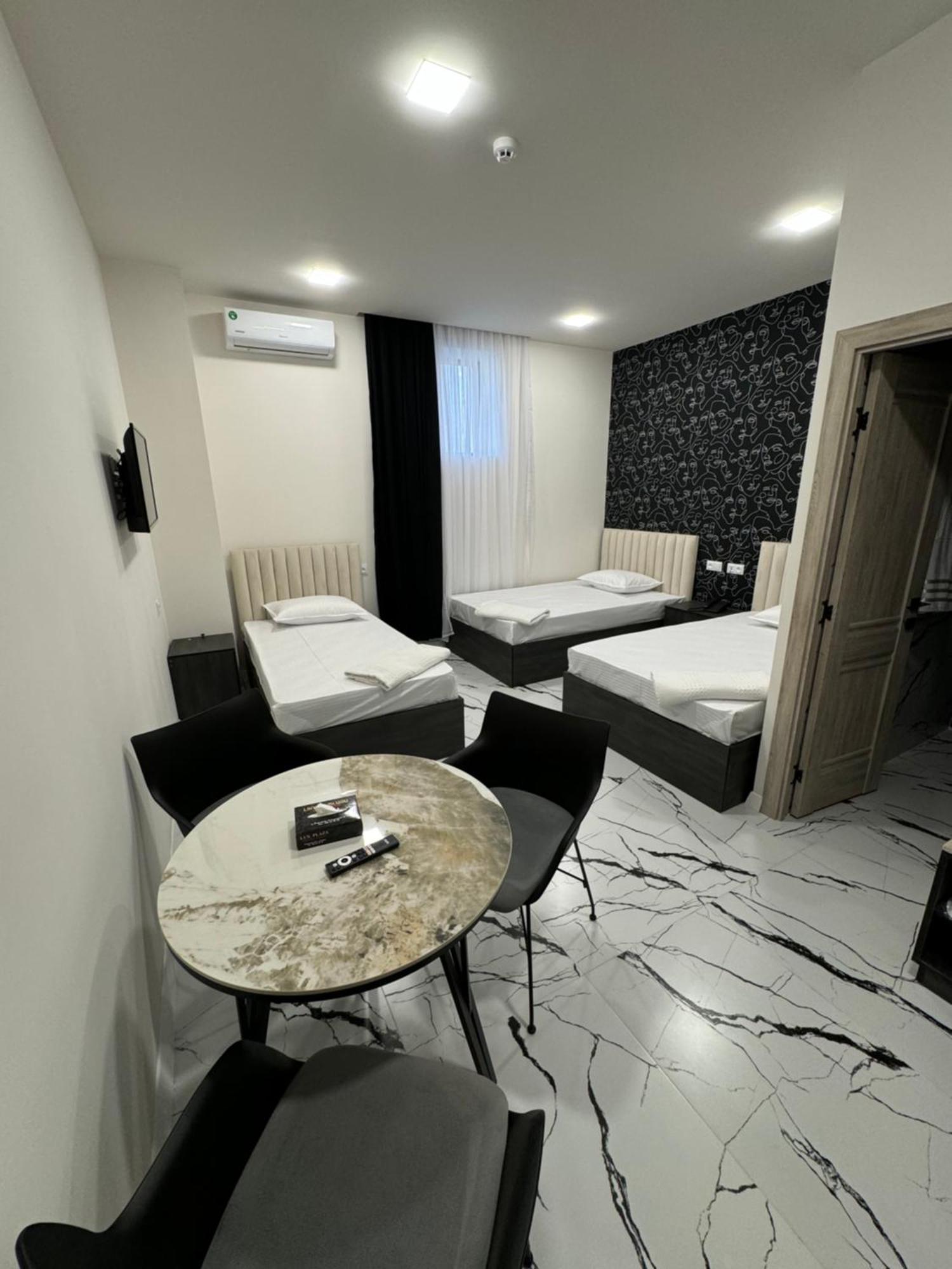 Lux Plaza Otel P'arak'ar Dış mekan fotoğraf