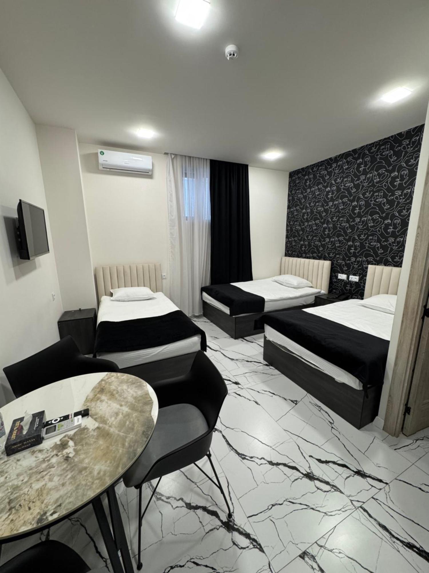Lux Plaza Otel P'arak'ar Dış mekan fotoğraf