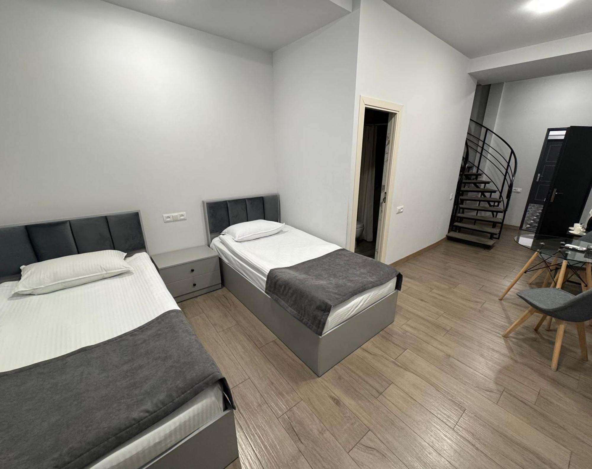 Lux Plaza Otel P'arak'ar Dış mekan fotoğraf