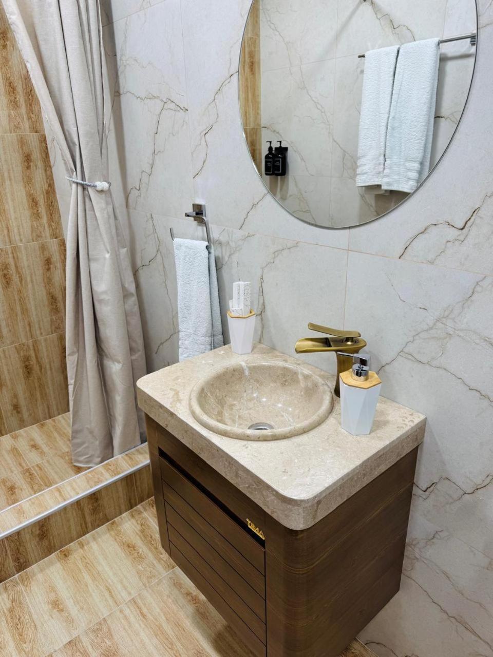 Lux Plaza Otel P'arak'ar Dış mekan fotoğraf