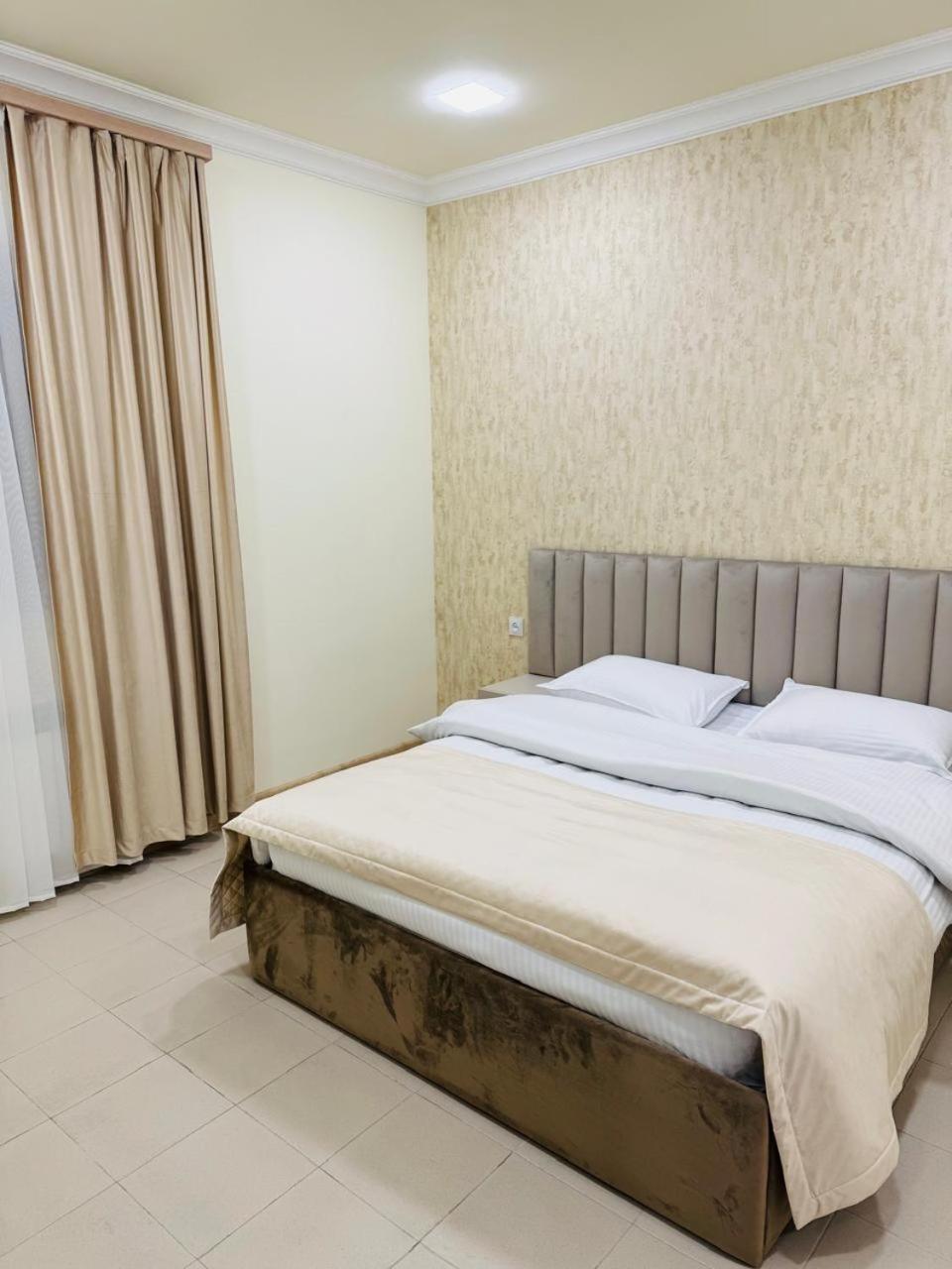 Lux Plaza Otel P'arak'ar Dış mekan fotoğraf