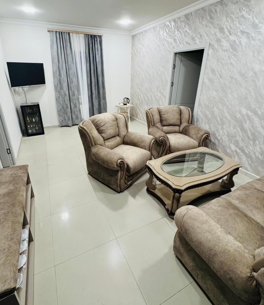 Lux Plaza Otel P'arak'ar Dış mekan fotoğraf