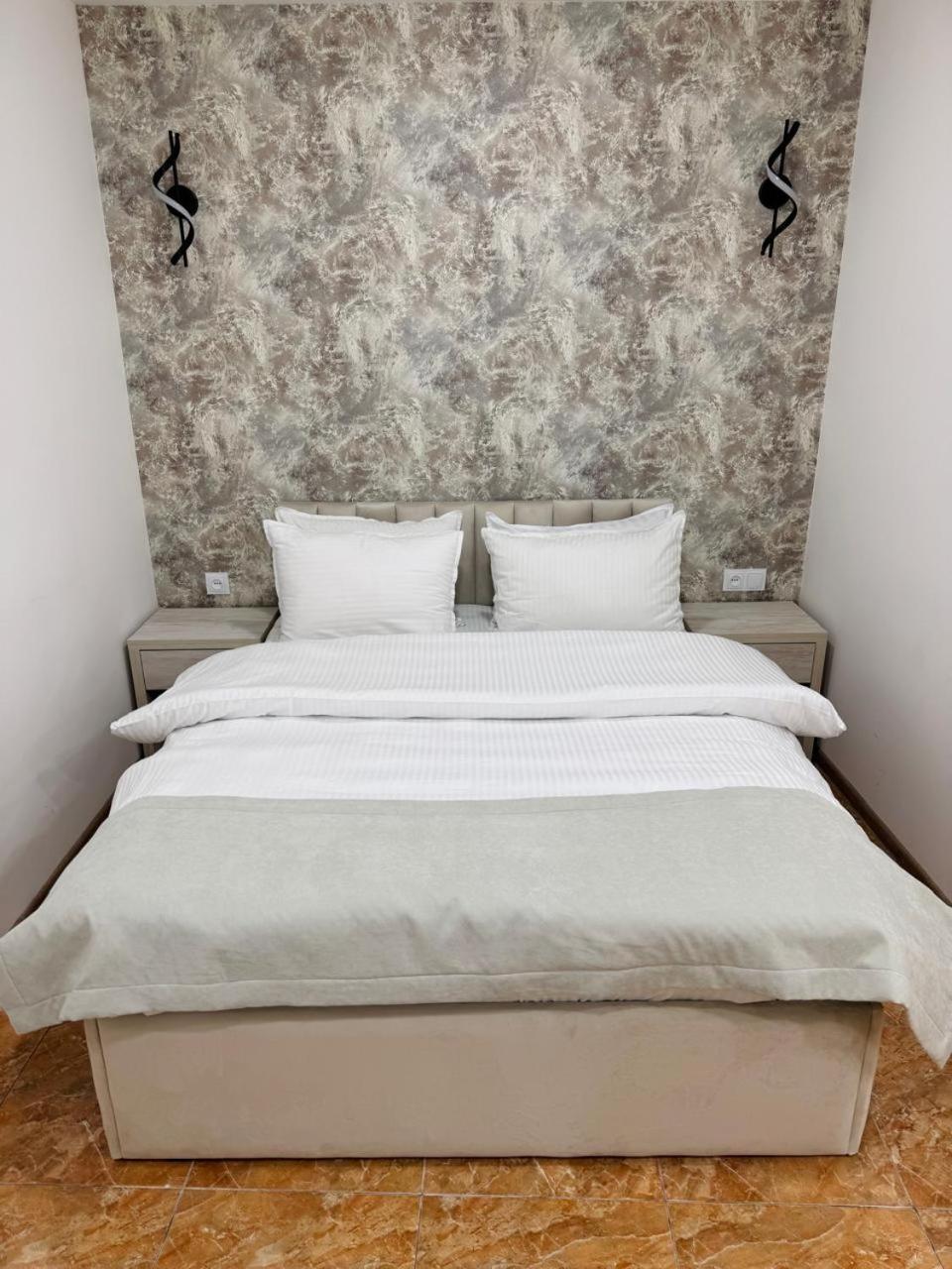 Lux Plaza Otel P'arak'ar Dış mekan fotoğraf