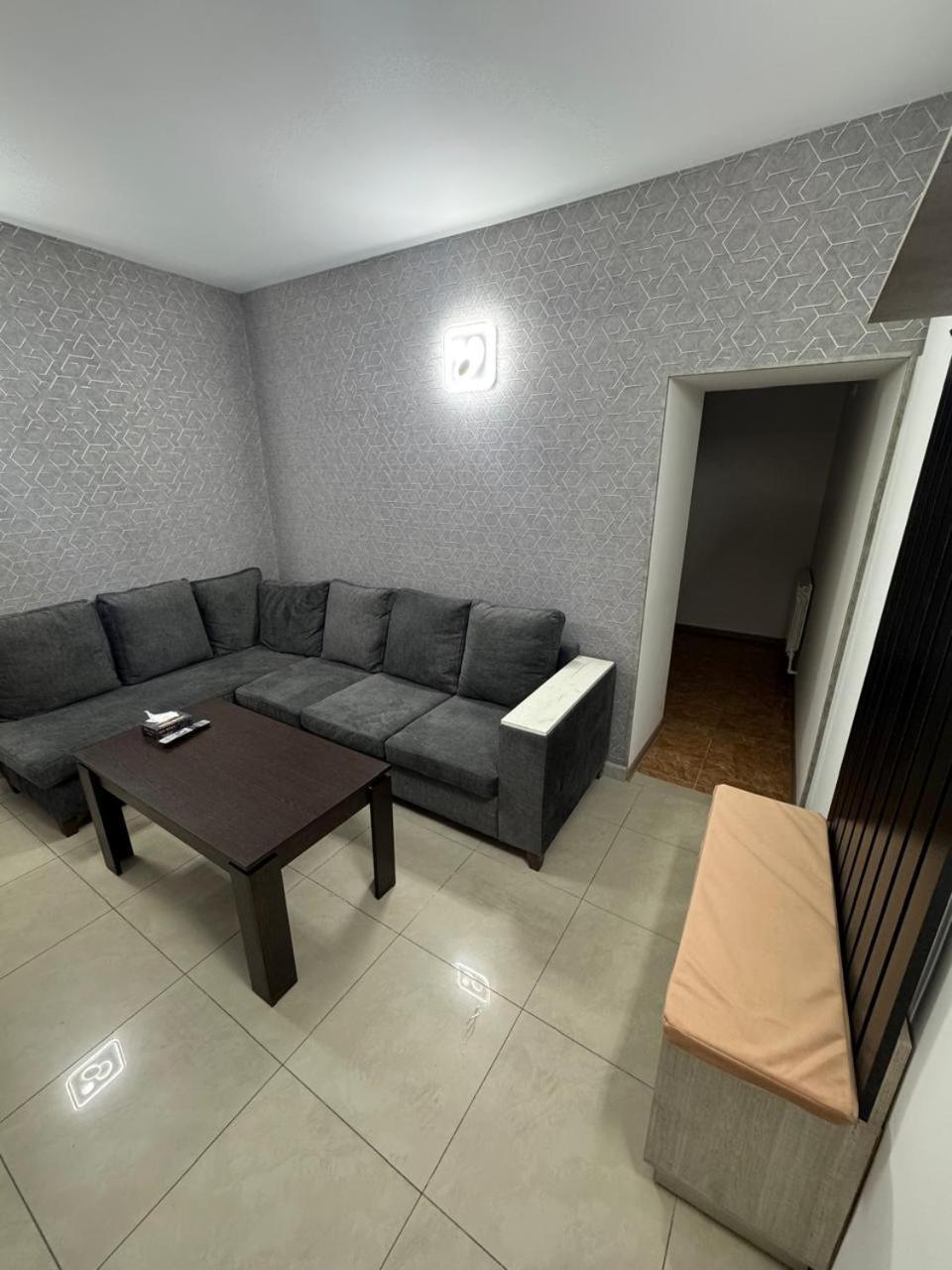 Lux Plaza Otel P'arak'ar Dış mekan fotoğraf