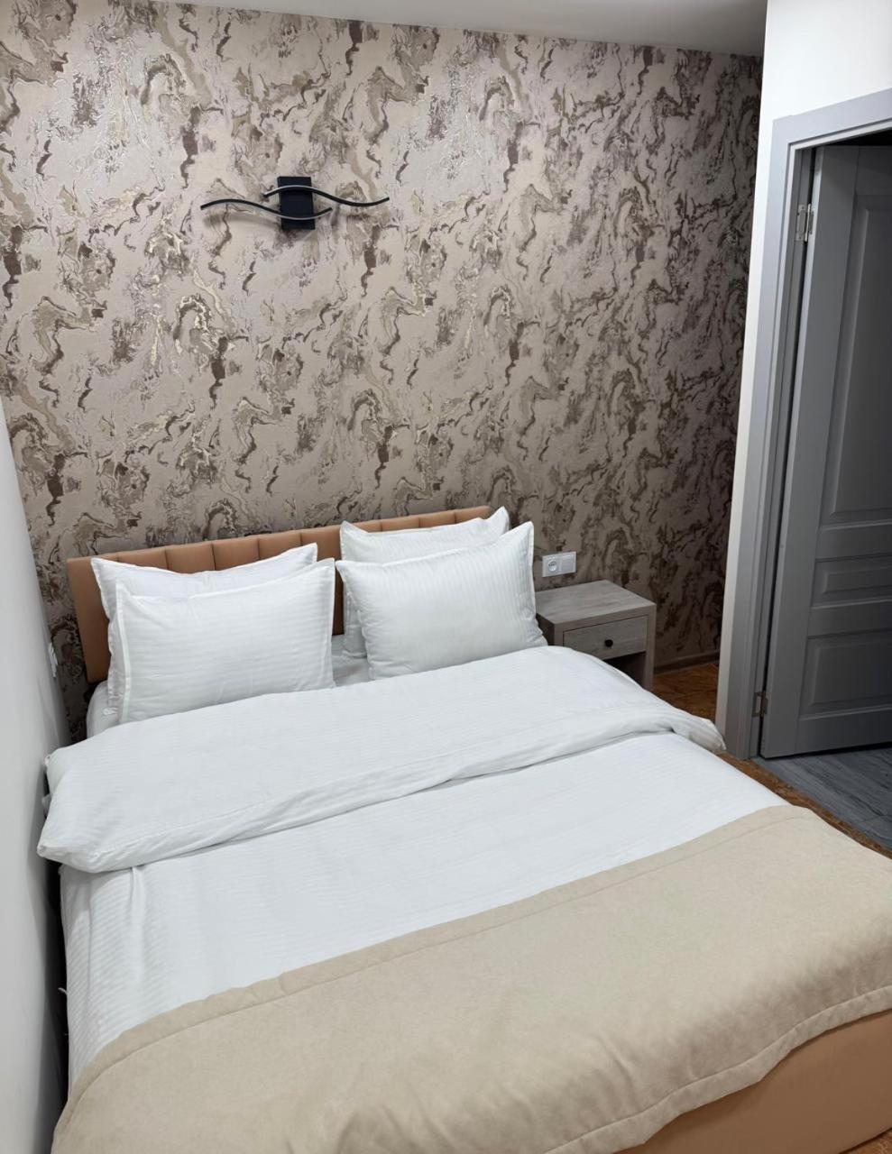 Lux Plaza Otel P'arak'ar Dış mekan fotoğraf